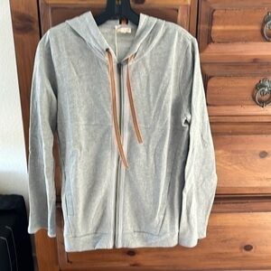 Hem & Thread Women’s Gray Zippered Sweatshirt Size Small NEW.